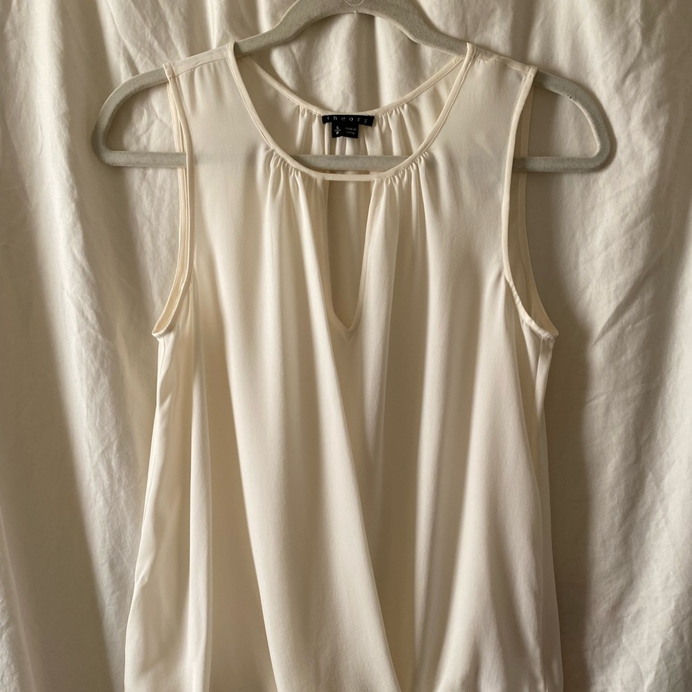 Theory Silk Cutout Sleeveless Top. Size Sm. Gently worn.